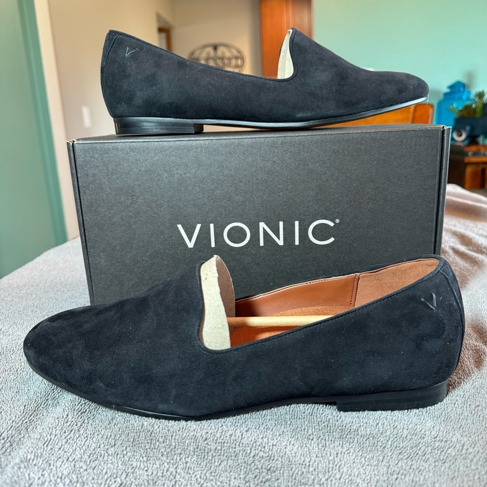 Vionic NWT Women’s Willa Suede Slip On Shoes Size 11W Black Flats
